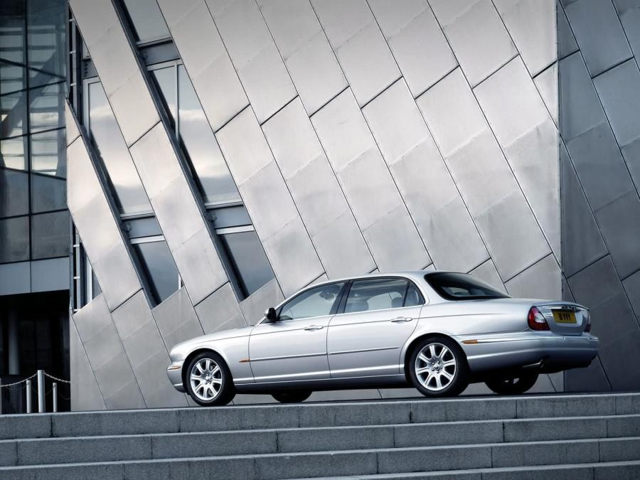  Jaguar XJ8 L 2005 года  (фото 9 из 63)